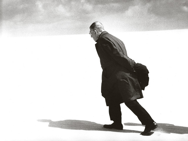Литовский фотограф Антанас Суткус — Жан-Поль Сартр в Ниде (1965)