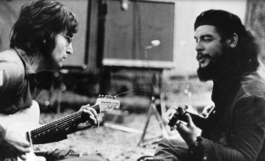 John Lennon and Che Guevara playing guitar